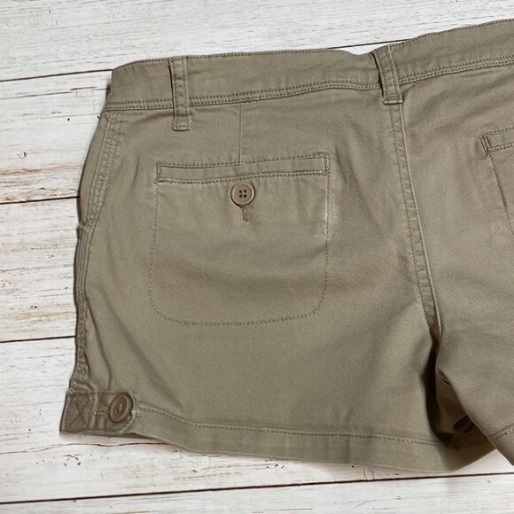 College classics khaki color Michigan State Spartans shorts. Size 5. - Picture 7 of 10